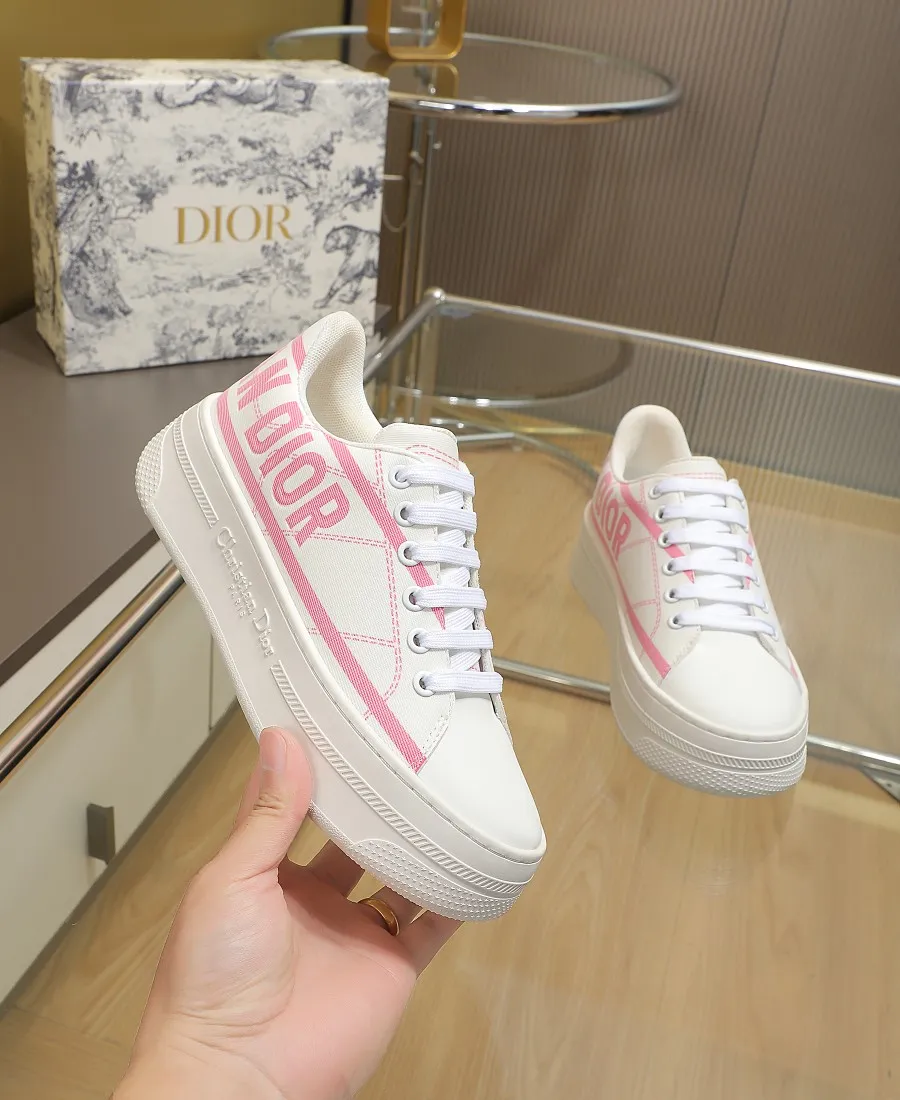 👟👟Ex-factory price 440👟👟 DIOR Dior's new thick-soled sports white shoes, electro-embroidered fabric, embroidered letters, breathable mesh lining, sheepskin for foot pads, lightweight outsole. Size: 35-40 (41 customized)
